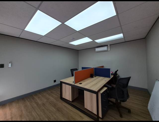 19M² OFFICE TO LET IN DUNKELD WEST